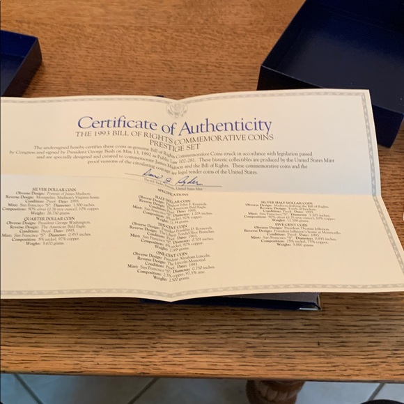 1993 US Mint coin collection in box and plastic and velvet protective cover - Picture 5 of 14